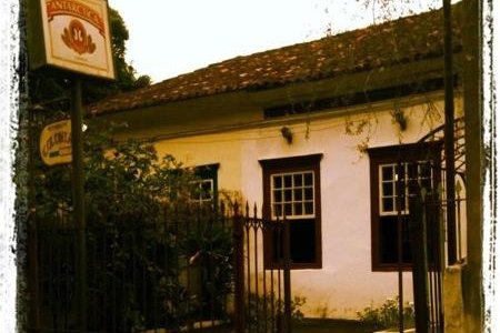                   Entrada do restaurante.
                