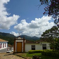 The museum occupies a traditional house and modern extension to the rear.