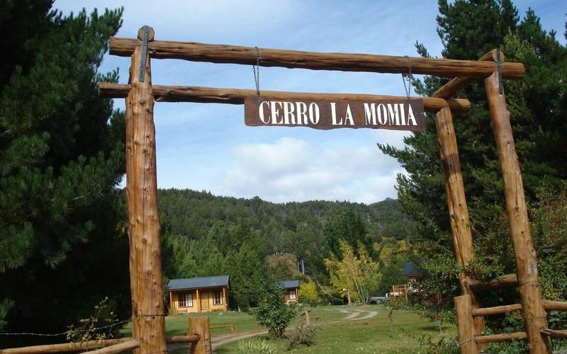                   Entrada al complejo
                