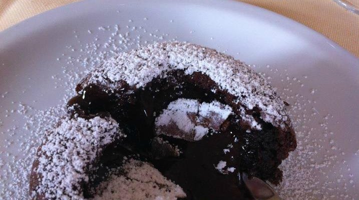                                     tortino al cioccolato con ripieno caldo
                
 