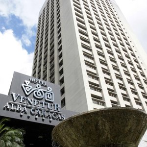 Fachada del Hotel Venetur Alba Caracas