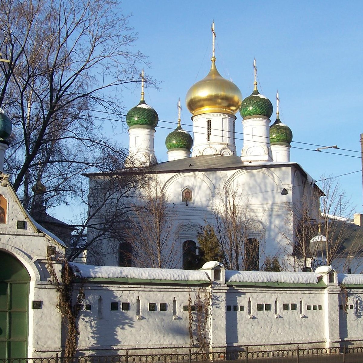 Адреса храмов москвы. Сретенский ставропигиальный мужской монастырь, Москва. Сретенский монастырь в Москве. Сретенского ставропигиального монастыря. Сретенский мужской монастырь.