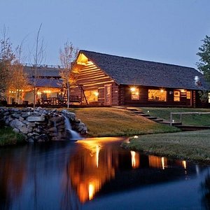 Goosewing Ranch lodge in the evening