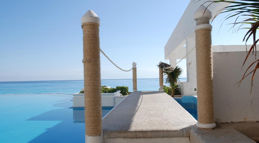 Pool access at Bsea Cancun Plaza