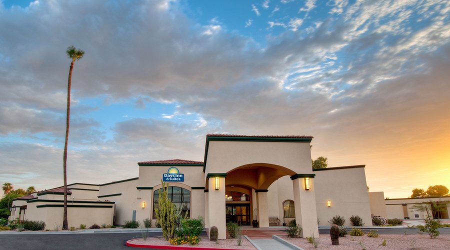 Welcome to the Days Inn & Suites Scottsdale