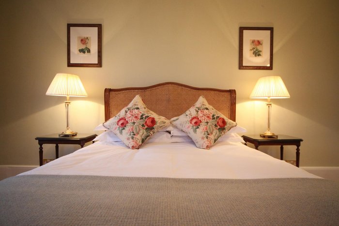 the-manor-country-house-hotel-weston-on-the-green