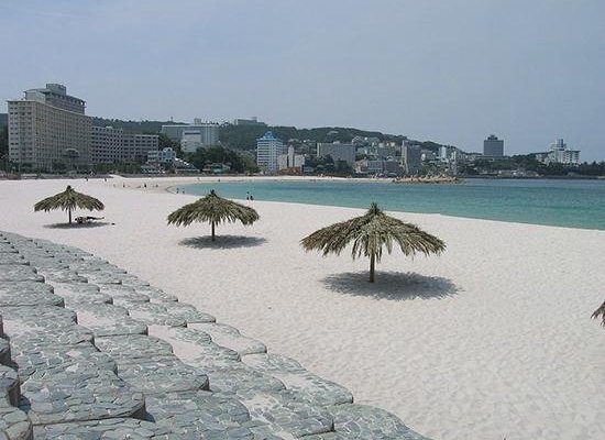                   Shirarahama Beach
                