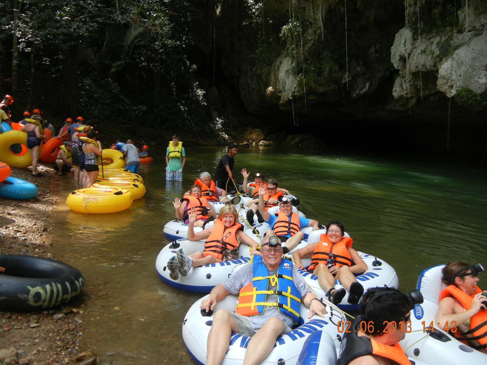 Cave Tubing & Zip Line With Explore Belize Caves (Ciudad De Belice ...