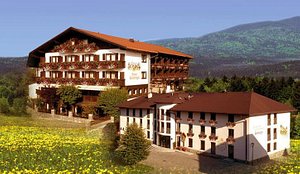Hochriegel in Spiegelau, image may contain: Resort, Hotel, Building, Villa
