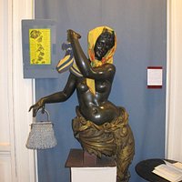 accesorios sobre escultura del siglo XIX