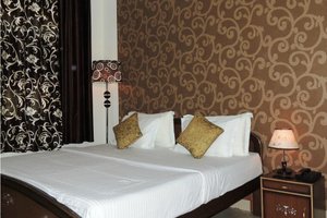 Room & Suite