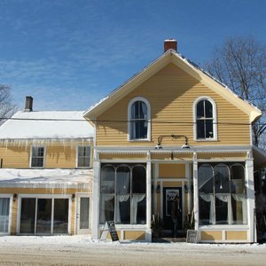                   Front view of the B&B and Cafe
                