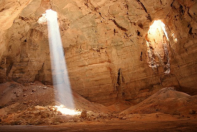 Majlis al Jinn Cave image
