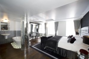 Room & Suite