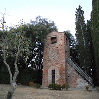 Una delle torri del complesso