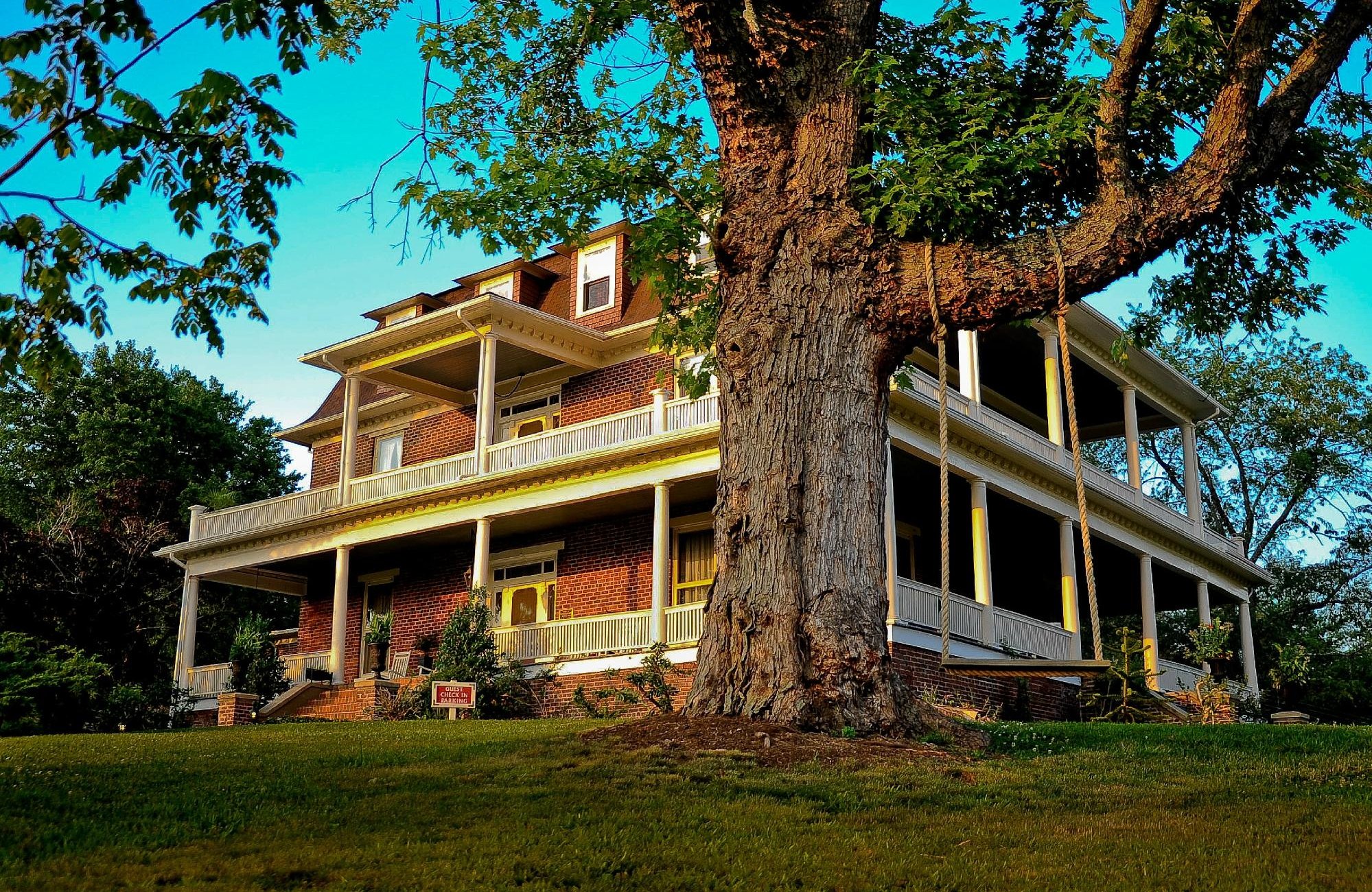 The Reynolds Mansion by null