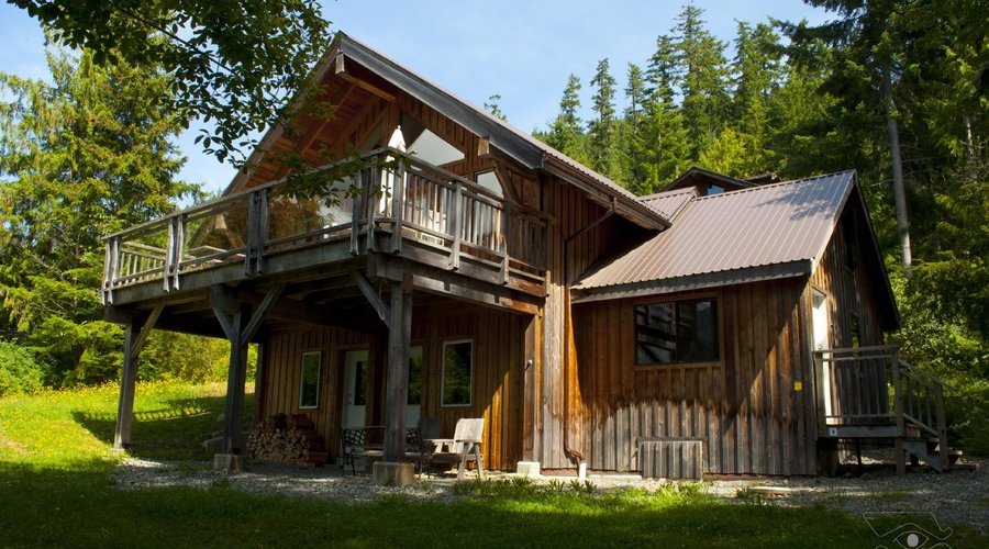 Preece Cabin, 4 bedrooms, 4 bathrooms, kitchen/living/dining area with wood burning stove large deck