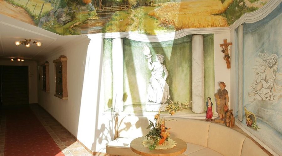 Durchgang vom Appartementhotel zur Sauna- und Wellnessoase
