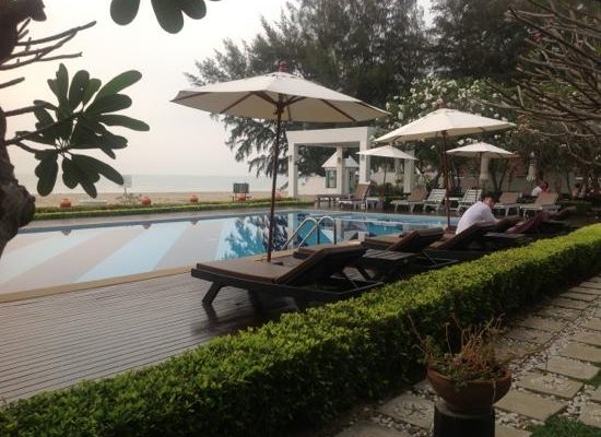 pool with beachview