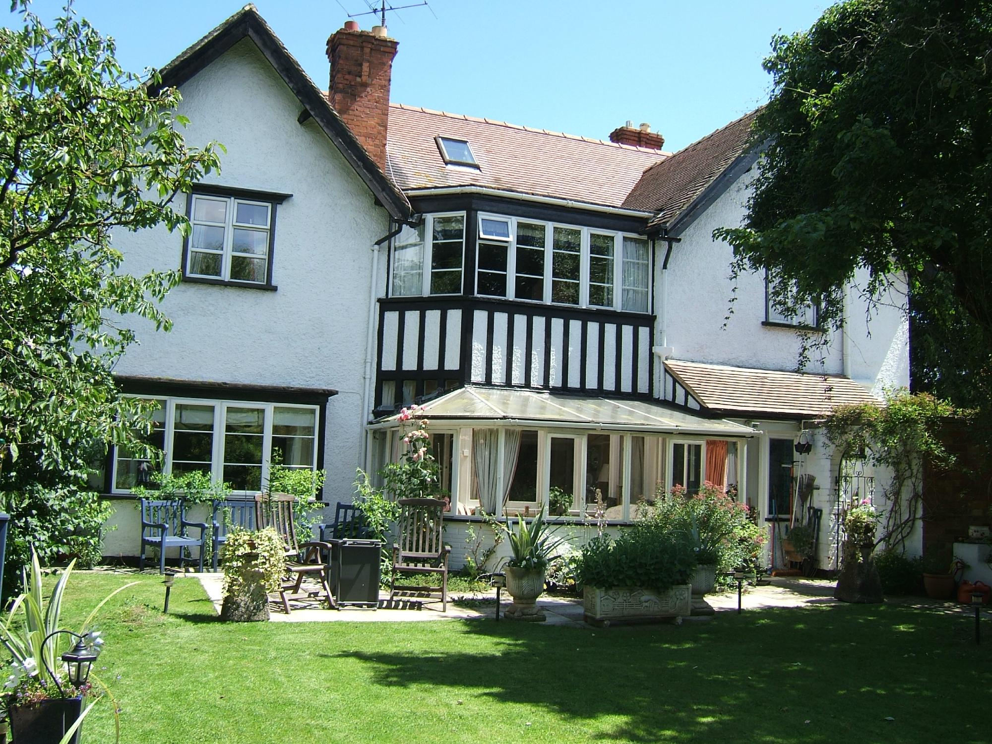 WHITE LODGE BED & BREAKFAST (Cheltenham, Angleterre) - Tarifs 2024