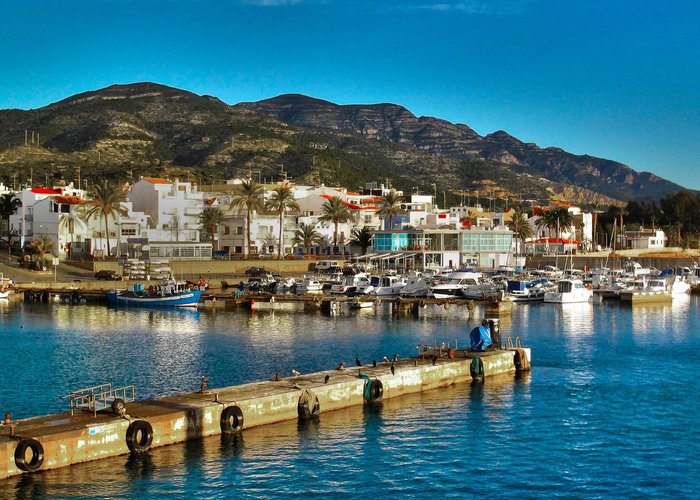                                                      Puerto de Les Cases d'Alcanar (Al fondo, e