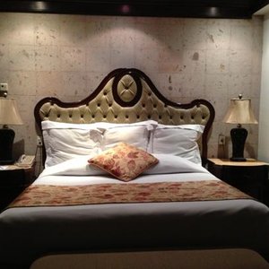                   king size bed
                