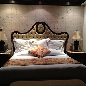                   king size bed
                