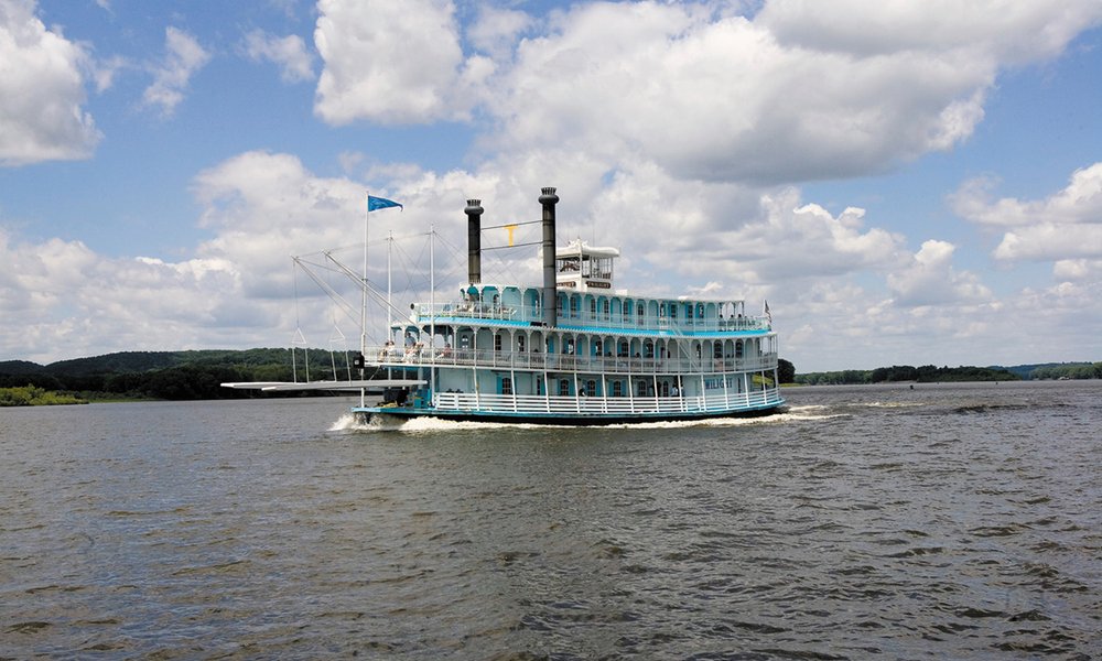 riverboat cruise davenport iowa