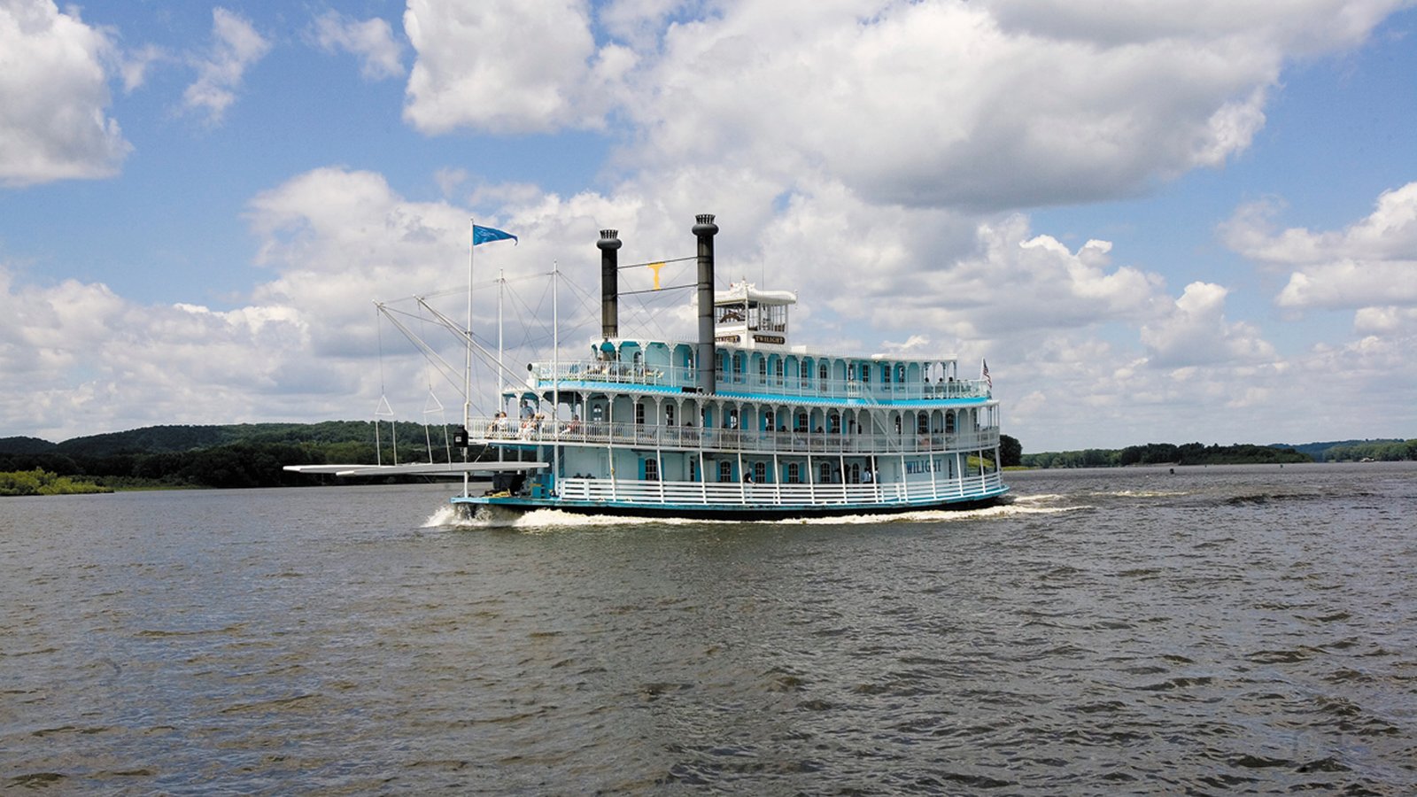 riverboat cruises in davenport iowa