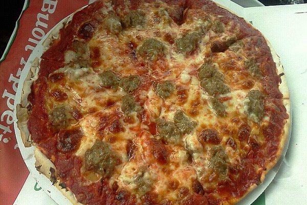 Best Pizza in the Milwaukee area! - Review of Papa Luigi's Pizza