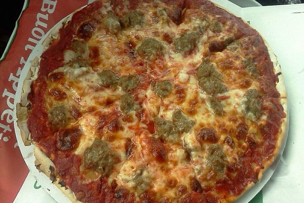 Best Pizza in the Milwaukee area! - Review of Papa Luigi's Pizza