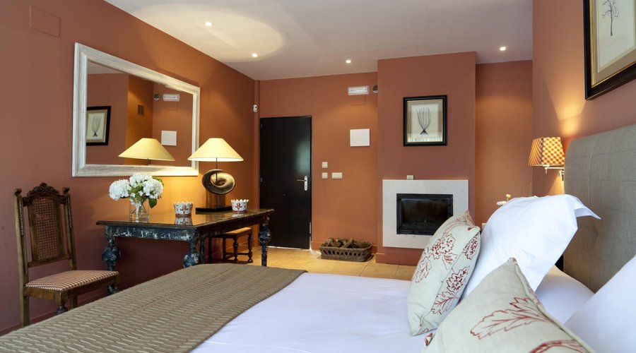 gran habitacion con chimenea