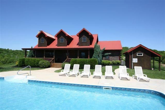 Featured image of post Hocking Hills Luxury Cabins With Pools / The hocking hills caboose was built in 1949 or 1950 by the international car company of kenton, ohio.