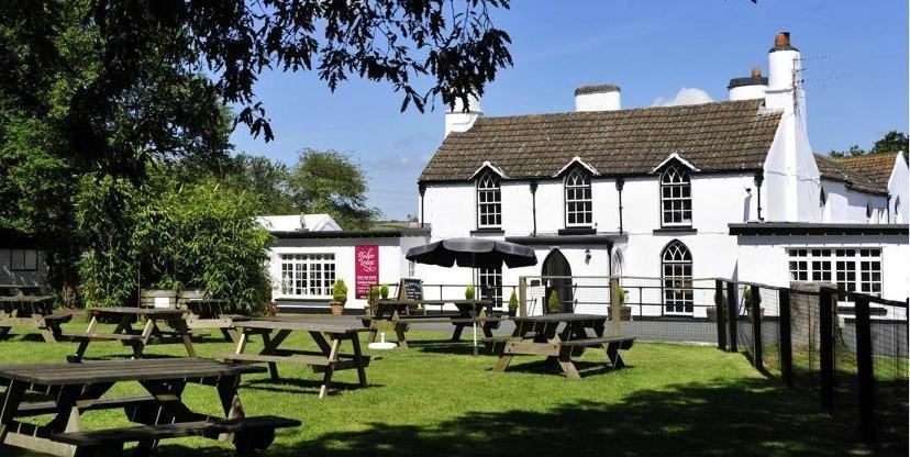 TUDOR LODGE BED & BREAKFAST - Prices & Hotel Reviews (Jameston, Wales)