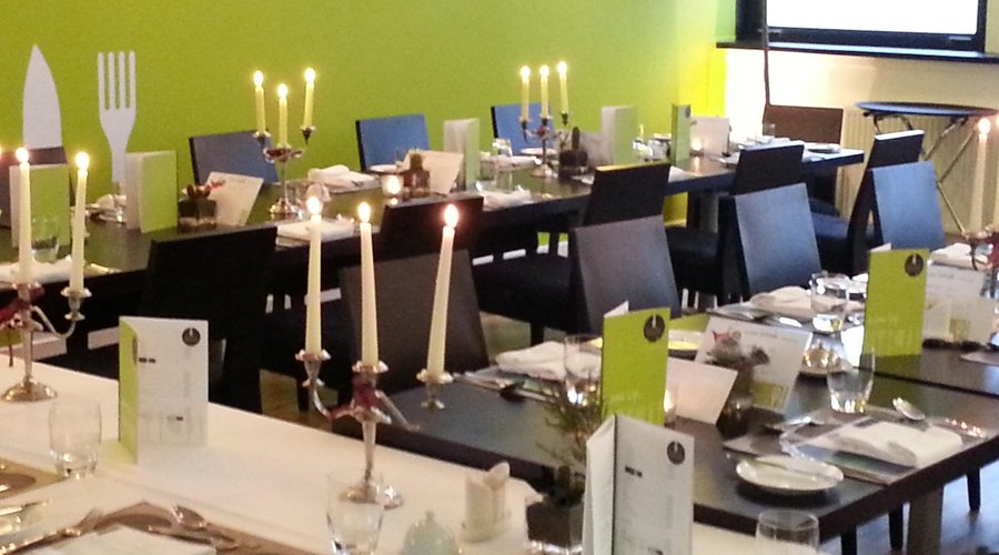                                     taste training restuarant
                
               