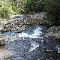 os poços formados nas pedras para o mergulho é maravilhoso