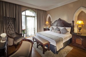 Room & Suite
