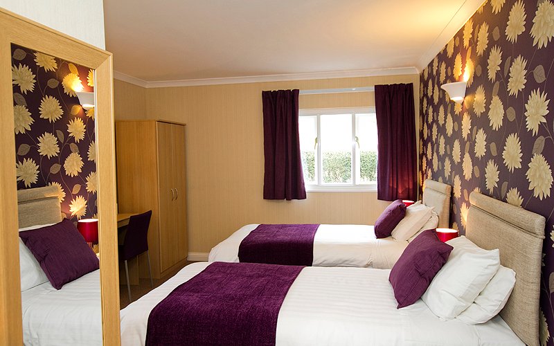 Twin Bedroom 8