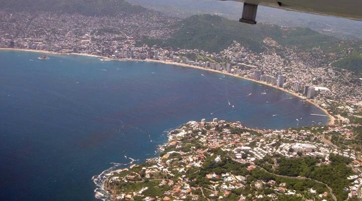                                     Desde el avión. Vista de Acapulco Guerrero
                