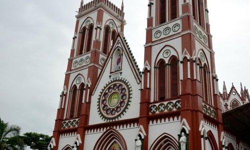                   facade
                