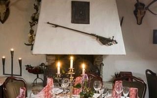 Festtafel am Kamin