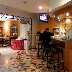                   Losari Blok M Hotel: Lobby bar, entrance to restaurant
                