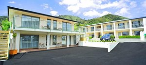 Jasmine Court Motel in Picton, image may contain: Hotel, Building, Villa, Resort