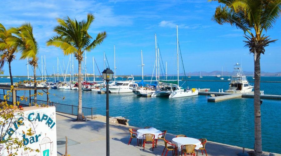 Restaurants and bars at Marina Cortez