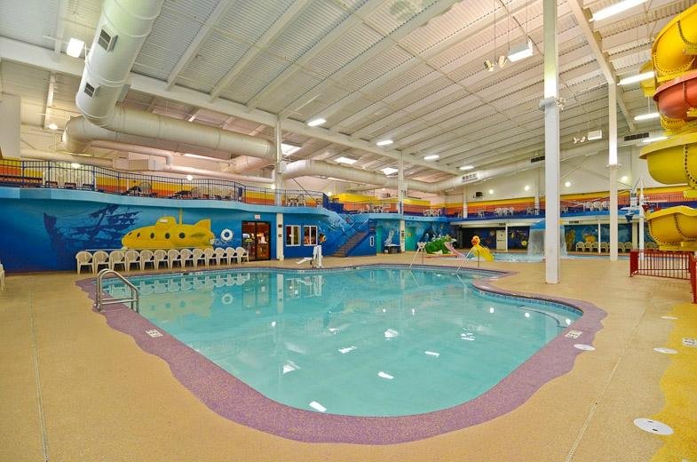 Sleep Inn & Suites Conference Center and Water Park Pool: Pictures ...