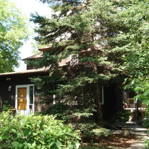 La Chaumière du Village B&B is located in the heart of Osborne Village. We speak french and engl