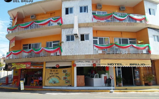 Vista frontal hotel
