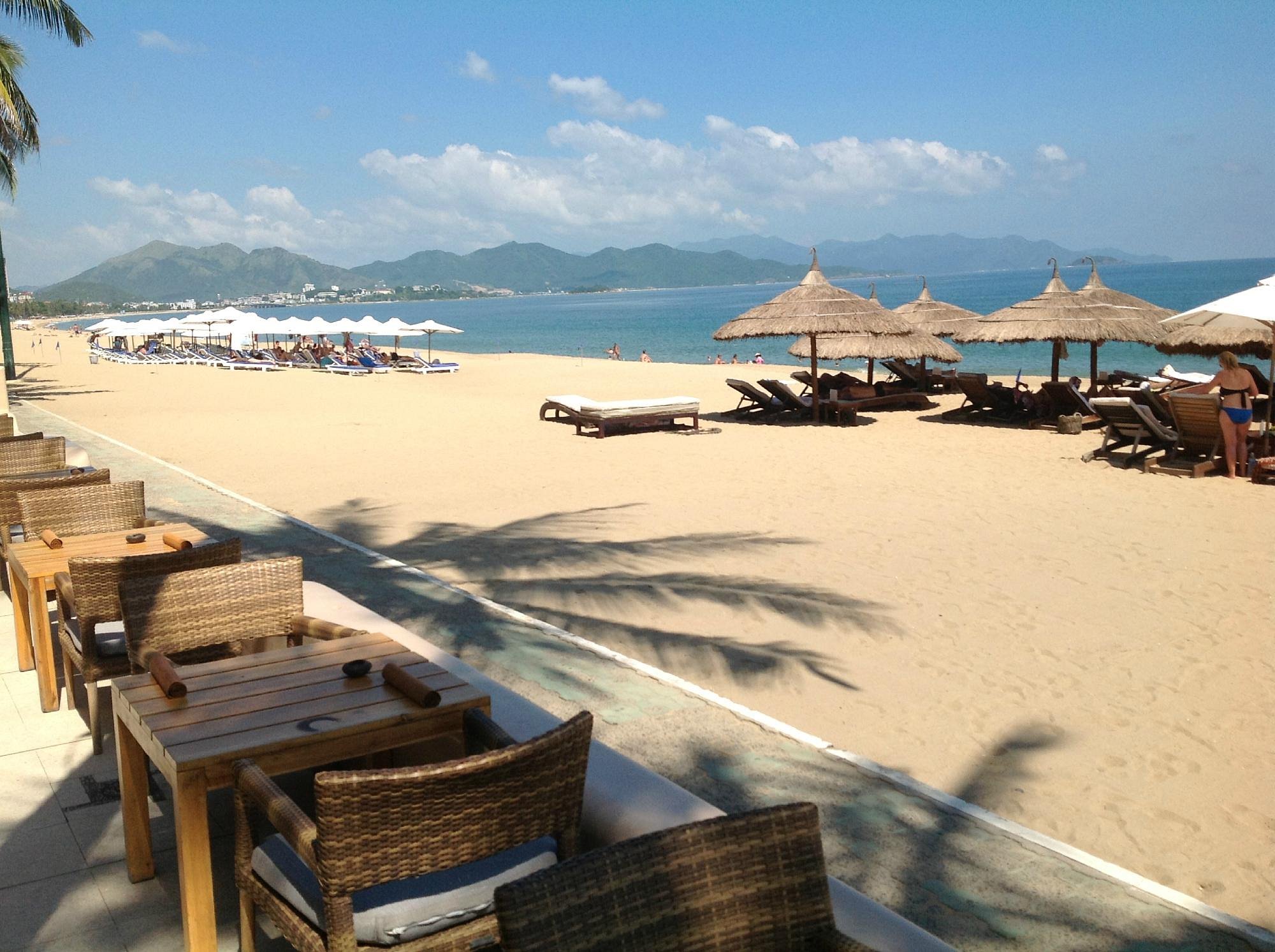 越南芽庄最美的沙滩     海滩只有银白色和孔雀蓝_图1-10