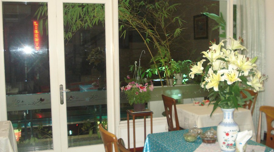                                     cafe room
                
                