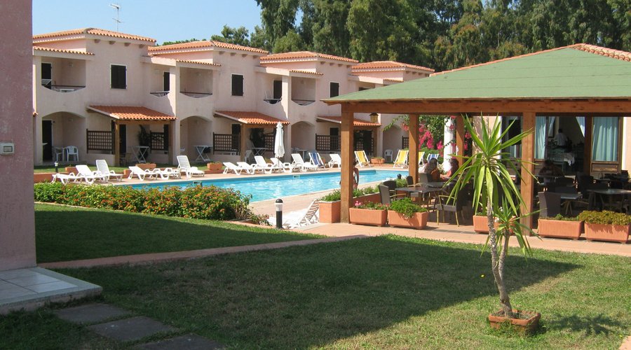 Il giardino e la piscina
